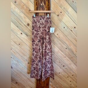 Beyond Yoga Floral High-Waisted Flare Leggings – Rose Brown Print – Size S – NWT